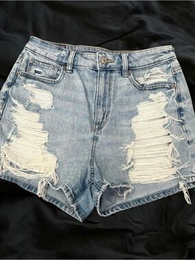 High-Waist Distressed Denim Shorts - Light Blue